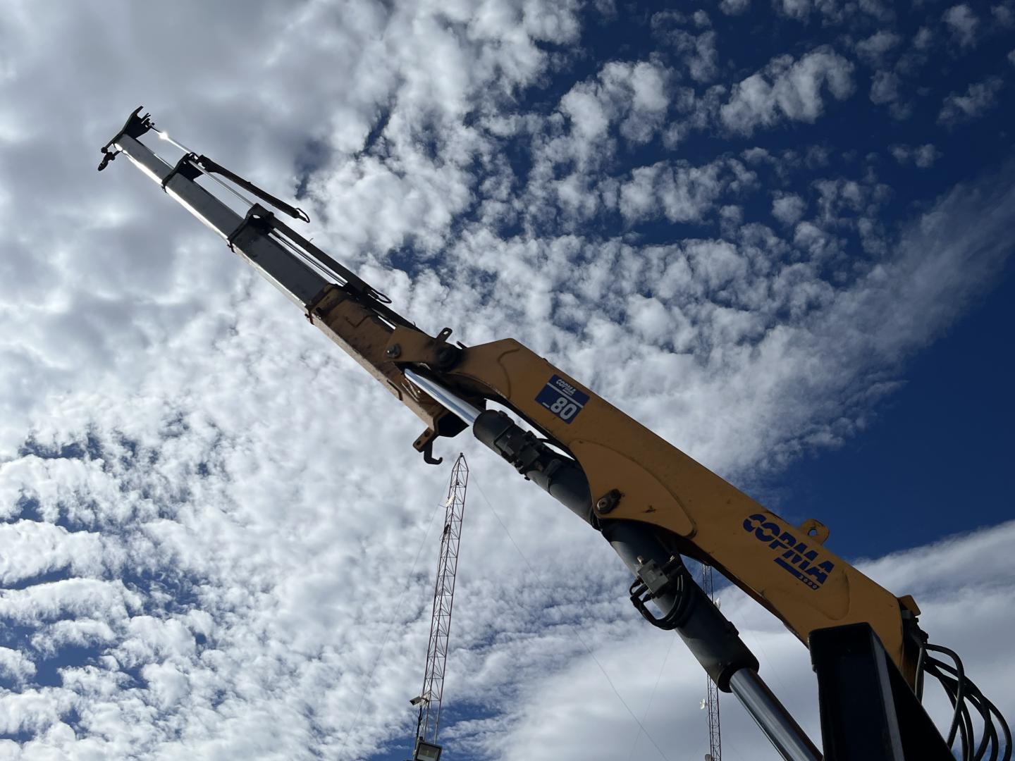 ./imagenes/INVOICE/2019/17415/CAMION INTERNATIONAL 4400 6X4 CON GRUA ARTICULADA COPMA 2000  (62).JPG